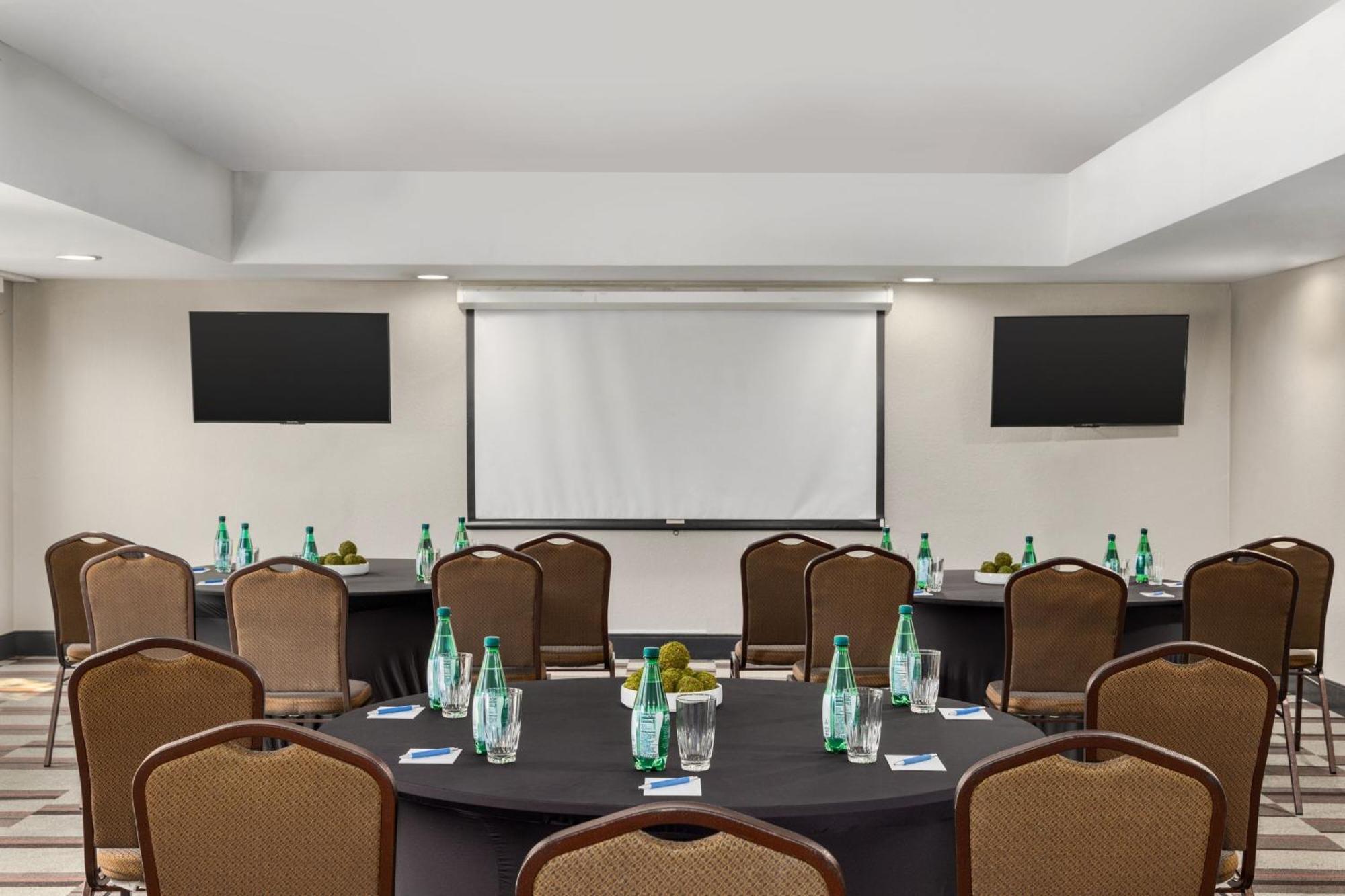 Four Points By Sheraton Airport 3* Greensboro
