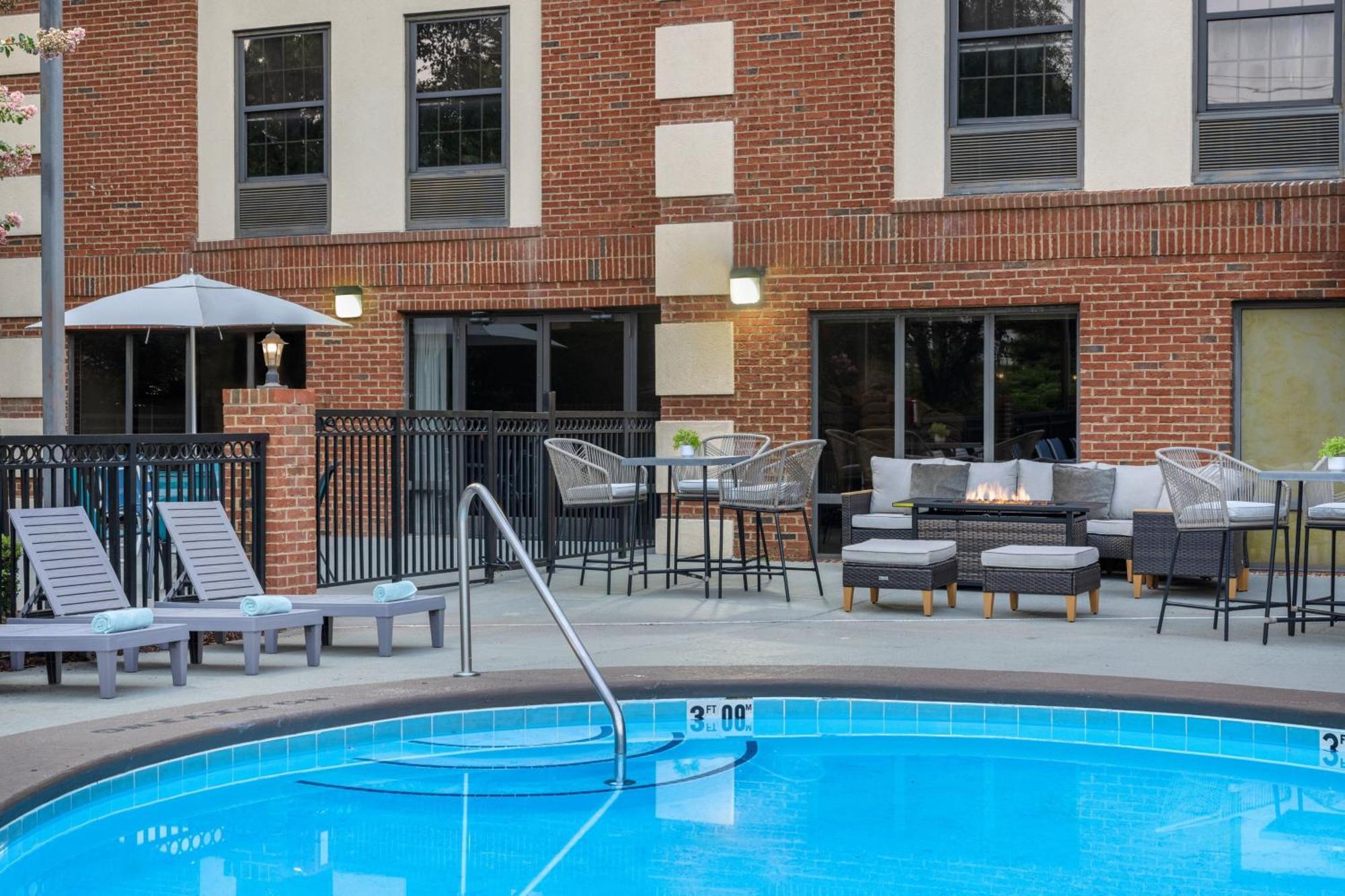 Four Points By Sheraton Airport Hotel 3*