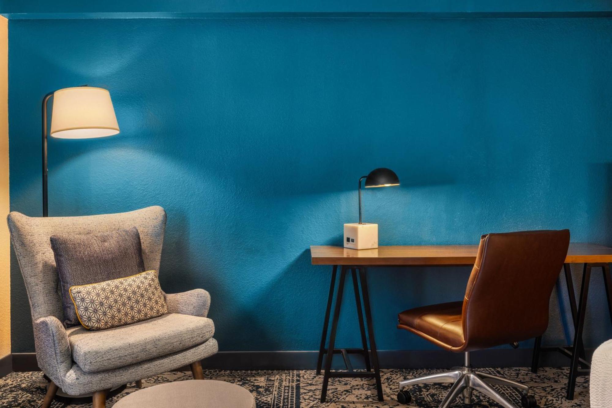 Four Points By Sheraton Airport Hotel 3*