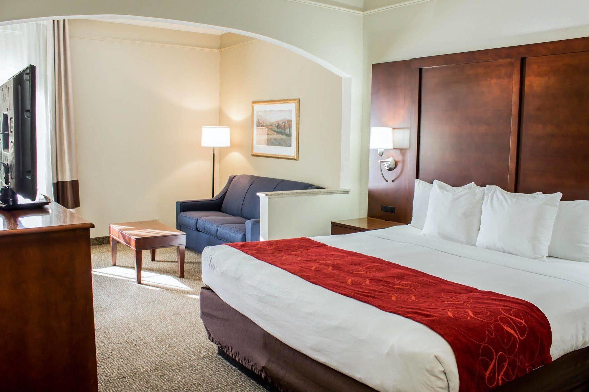 Hotel Four Points By Sheraton Airport 3*