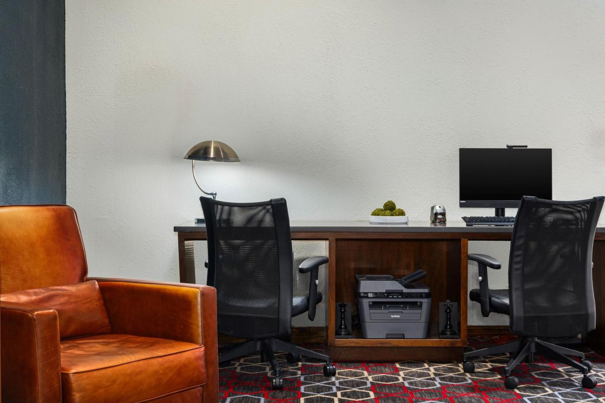 Hotel Four Points By Sheraton Airport 3*